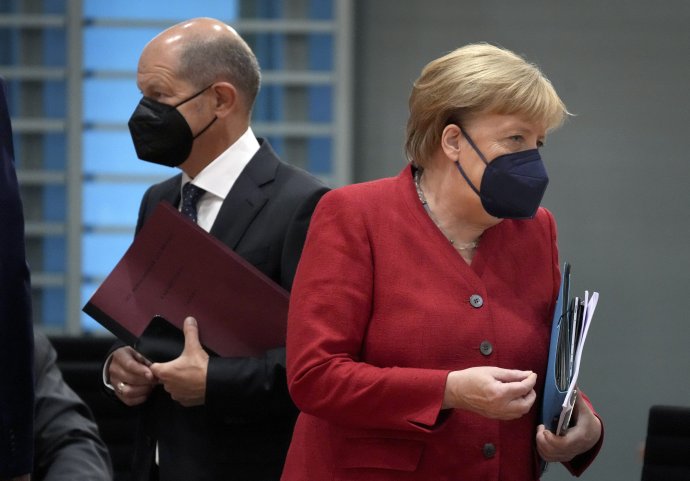 Angela Merkelová a Olaf Scholz. Foto - TASR/AP