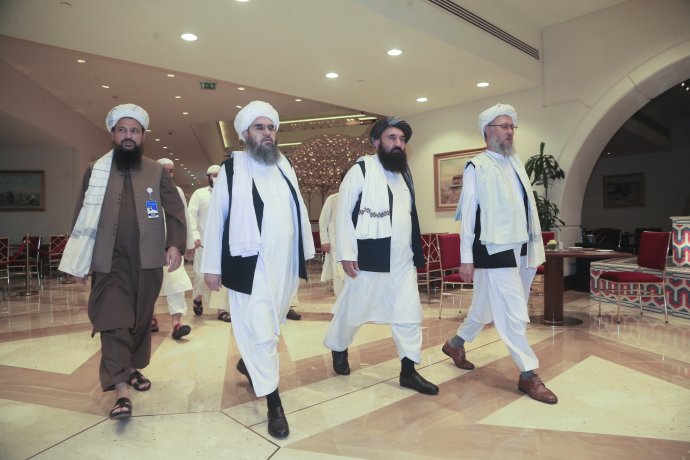 Delegácia Talibanu počas mierových rokovaní v Katare. Foto - TASR/AP
