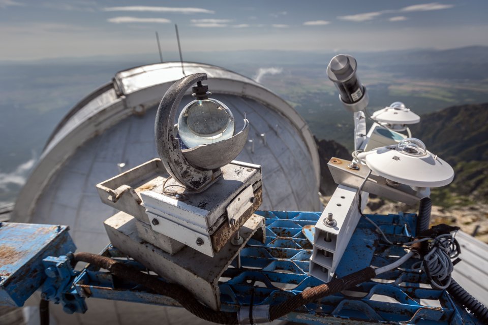 Astronomické a meteorologické pracovisko SHMÚ na Lomnickom štíte. Foto N - Tomáš Benedikovič