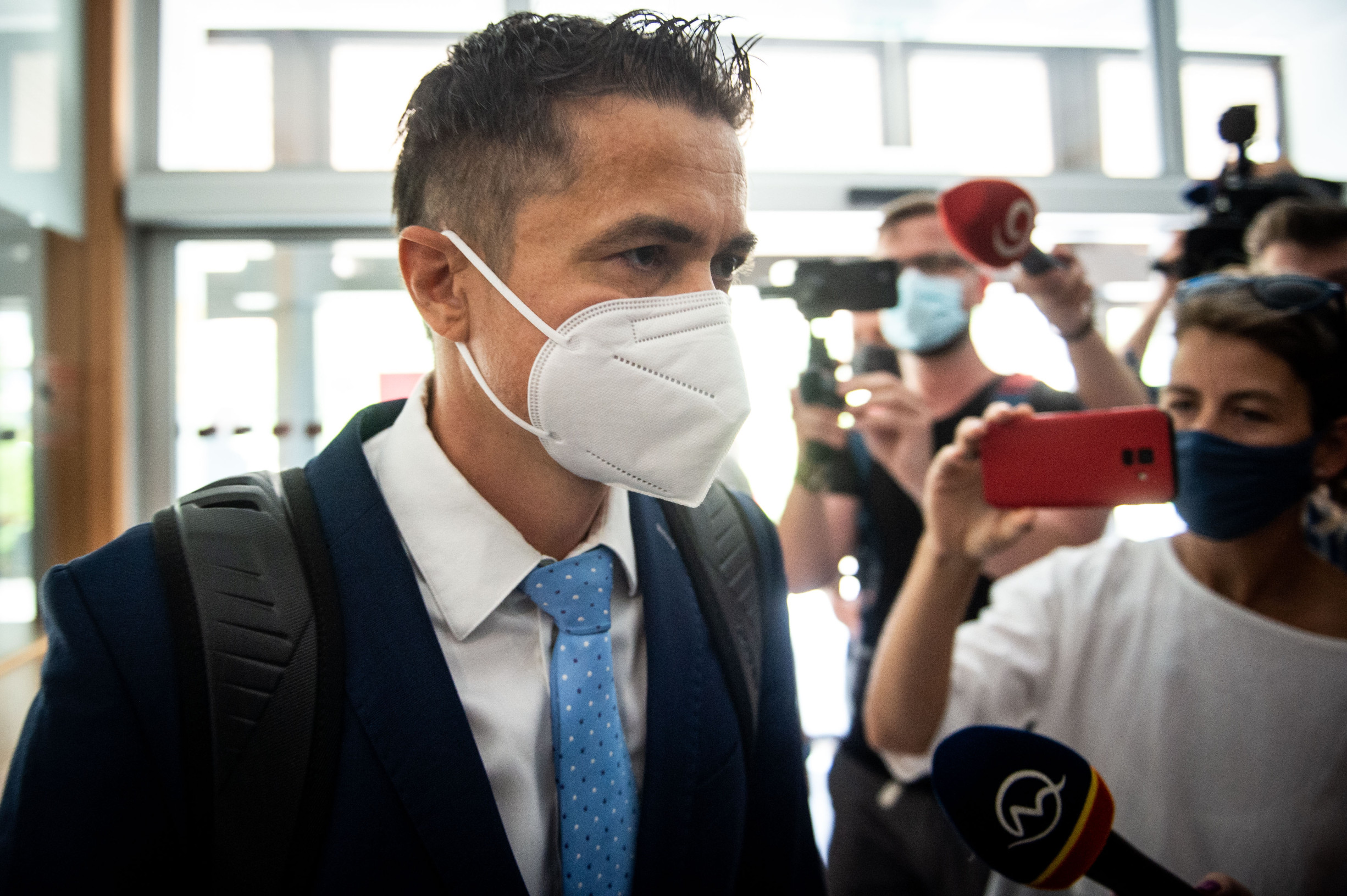 Na súd prišiel s&nbsp;ruksakom. Radko Kuruc asi tušil, že skončí vo väzbe (+ video)