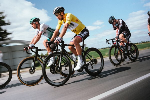 Namiesto obrany zvolili útok. Ako Sagan s&nbsp;Borou na Slovensku vyhral žltý aj zelený dres