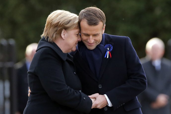 Francúzsky prezident Emmanuel Macron a nemecká kancelárka Angela Merkelová. Foto - tasr/ap
