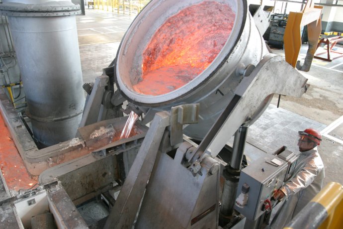 Odlievareň hliníka v Slovalcu. Foto - Slovalco