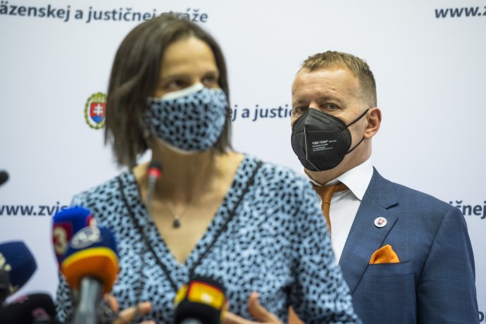 Ministerka spravodlivosti Mária Kolíková a predseda Sme rodina Boris Kollár. Foto - TASR