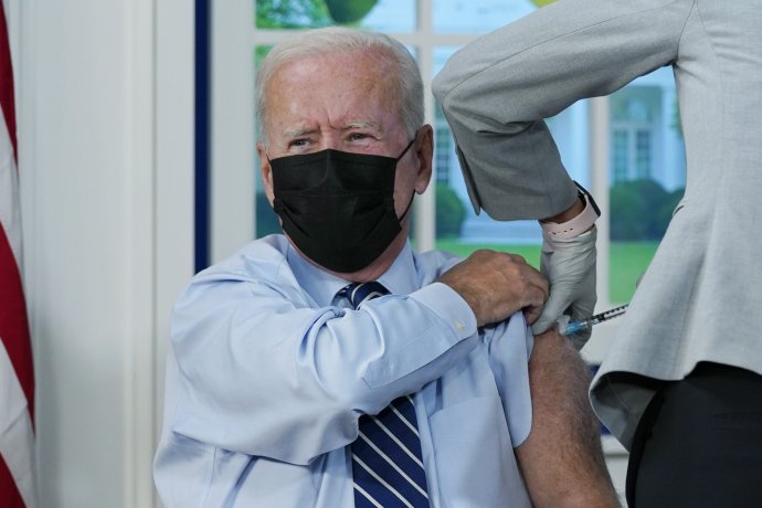 Prezident Biden sa snaží o zvýšenie zaočkovanosti prostredníctvom povinného očkovania verejných zamestnancov. Foto -TASR/AP