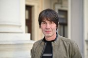Fyzik Brian Cox: Nie sme si istí, či bol veľký tresk skutočným začiatkom vesmíru