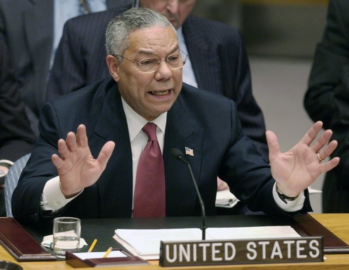 Colin Powell počas slávnej prezentácie v OSN 5. februára 2003. Foto - TASR/AP