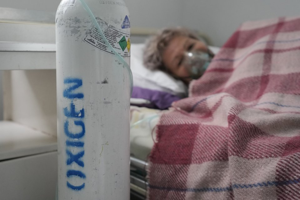Pacientka s covidom v nemocnici v Bukurešti. Foto - tasr/ap
