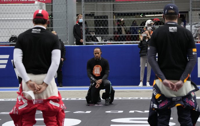 Lewis Hamilton pred VC Ruska. Foto - TASR/AP