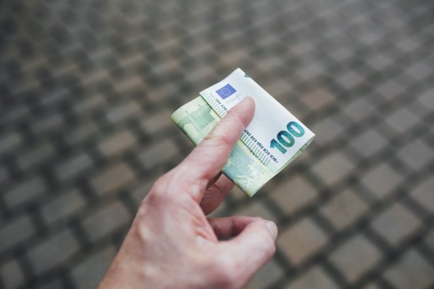 Minister sľubuje stovku zmien v školstve a učiteľom stovku navyše na decembrovej výplatnej páske. Bude jedna i druhá stačiť? | Foto – unsplash.com