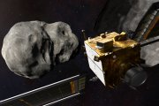 Sondou zámerne narazia do asteroidu. NASA otestuje, ako chrániť Zem pred vesmírnymi telesami