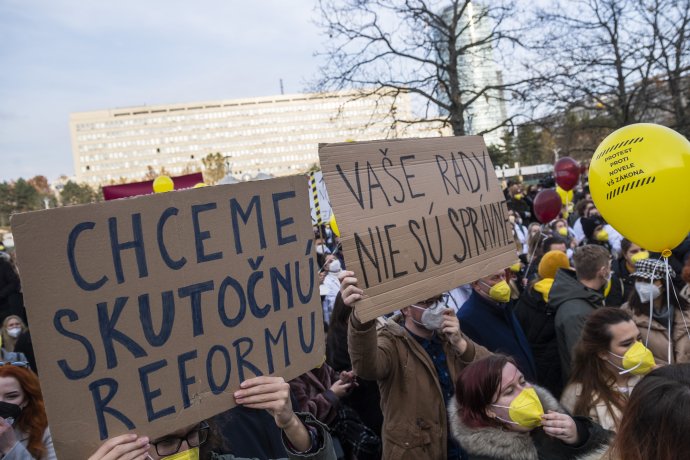 Protest vysokých škôl proti novele vysokoškolského zákona. Zdroj - TASR
