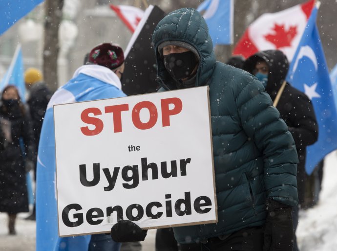 Demonštrácia proti porušovaniu ľudských práv Ujgurov pred parlamentom v Ottawe. Foto - TASR