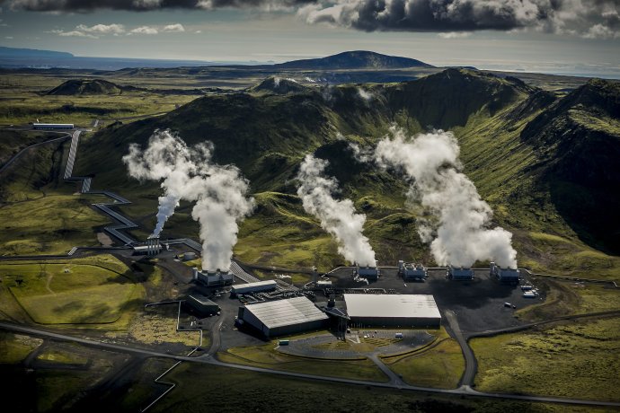 Geotermálna elektráreň Orca neďaleko islandského Reykjavíku je jedným z najväčších zariadení na zachytávanie CO2 na svete. Foto - TASR/AP