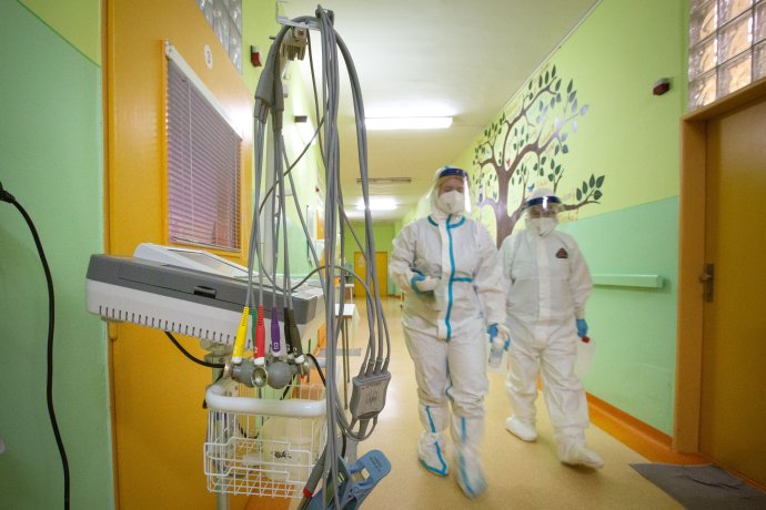 Lekári z nemocnice v Čadci počas tretej vlny pandémie. Foto N - Tomáš Benedikovič