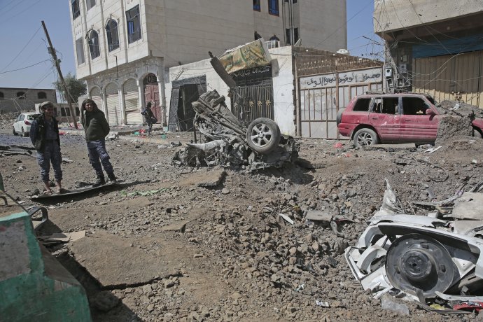 Záber z miesta leteckého útoku v hlavnom meste Saná. Foto - TASR
