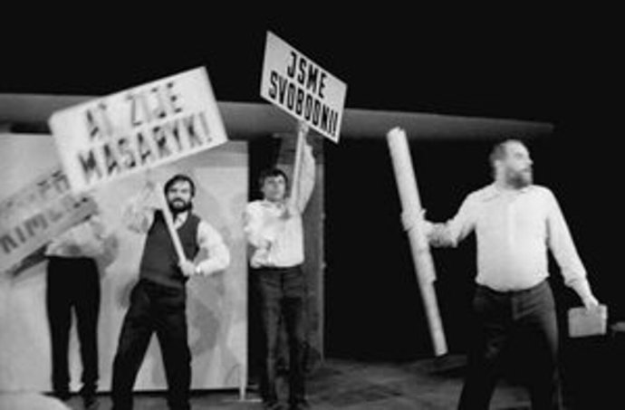 Z predstavenia Rozrazil 1/1988 (O demokracii), spoločného projektu Divadla na provázku a HaDivadla. Foto – Martin Vybíral