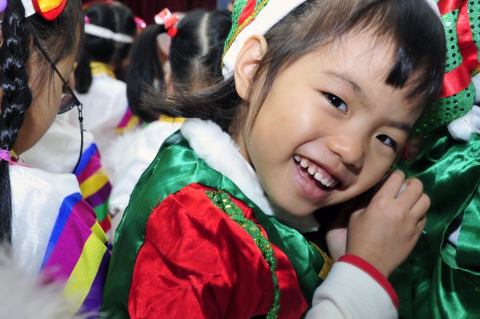 Z Vianoc sa v Južnej Kórei tešia nielen deti, ale aj milenci. Prvý sviatok vianočný tam považujú za jeden z najromantickejších dní v roku. Foto – Osan Air Base