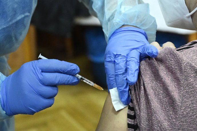 Za povinné očkovanie niektorých skupín je jasne Andrej Babiš, nová vláda je voči nemu zdržanlivejšia. Foto - TASR