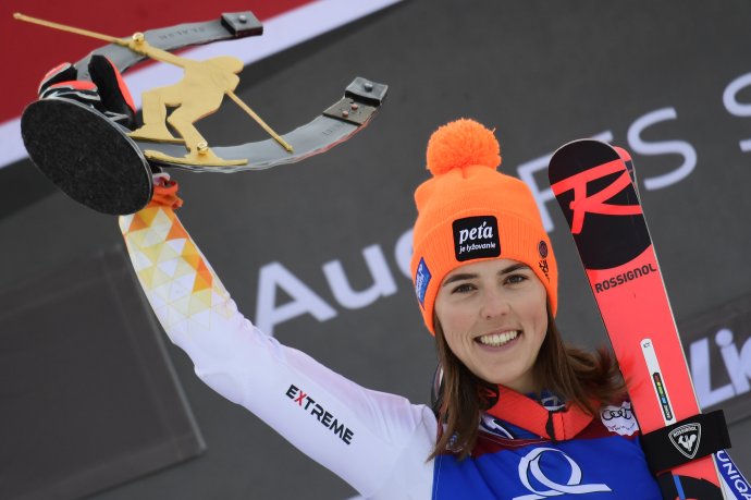Petra Vlhová.na pódiu v Lienzi. Foto – TASR/AP