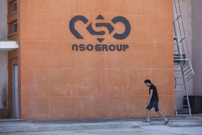 Logo spoločnosti NSO, ktorá predávala svoj sledovací softvér aj do krajín, kde sa porušujú základné ľudské práva. Foto - TASR/AP