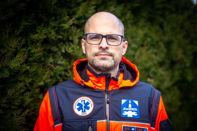 Anestéziológ Jakub Šulgan po desiatich rokoch v nemocnici prešiel k záchranke. Foto N - Vladimír Šimíček