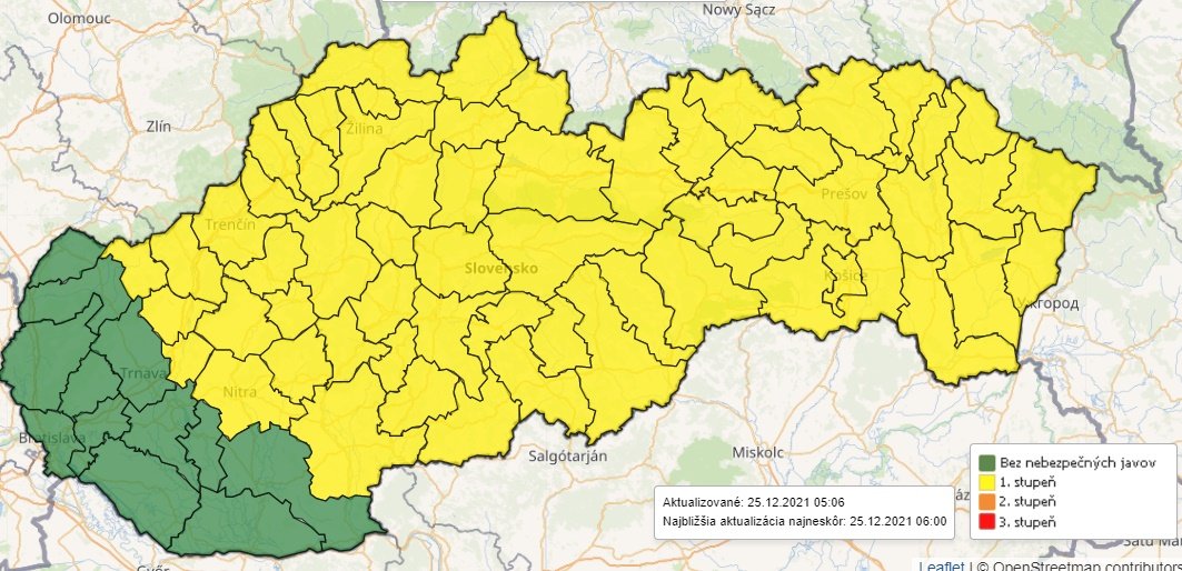 Pre celú časť stredného a východného Slovenska platia výstrahy pred poľadovicou, na viacerých miestach aj pred snežením. Zdroj - SHMÚ