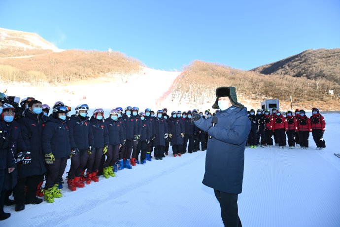 Prezident Číny Si Ťin-pching na návšteve umelo zasneženého strediska Jen-čching. Foto - TASR/AP