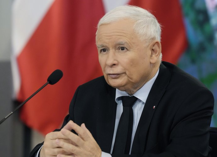 Na archívnej snímke z októbra 2021 líder poľskej vládnucej strany PiS Jaroslaw Kaczyński. Foto - TASR/AP