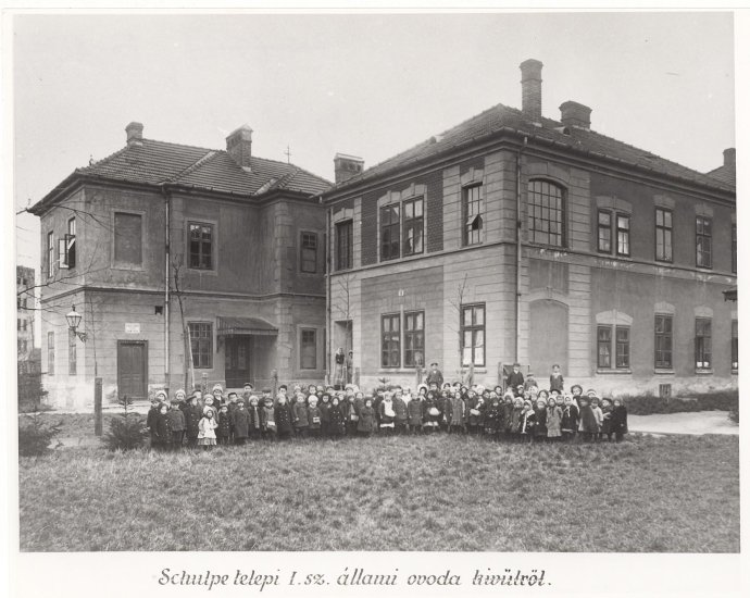 Vonkajšia časť škôlky v Schulpeho kolónii Foto zo zbierok Múzea mesta Bratislavy.