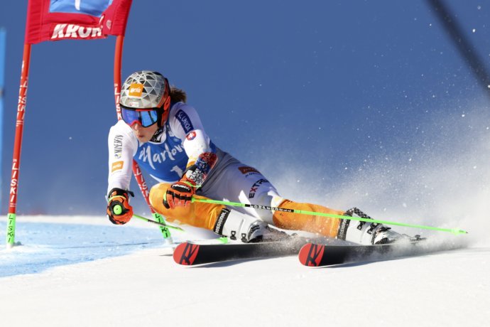 Petra Vlhová v prvom kole obrovského slalomu v Kronplatzi. Foto - TASR/AP