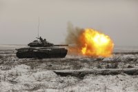 Ruský tank T-72B3 počas vojenského cvičenia v januári v Rostovskej oblasti na juhu Ruska. Foto - TASR