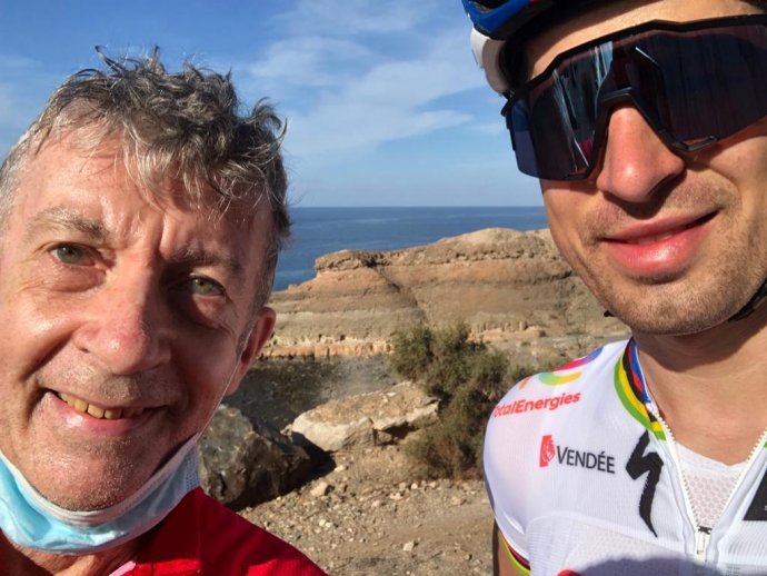 Peter Sagan a Willie McColl. FOTO: twitter.com/richardmoore73