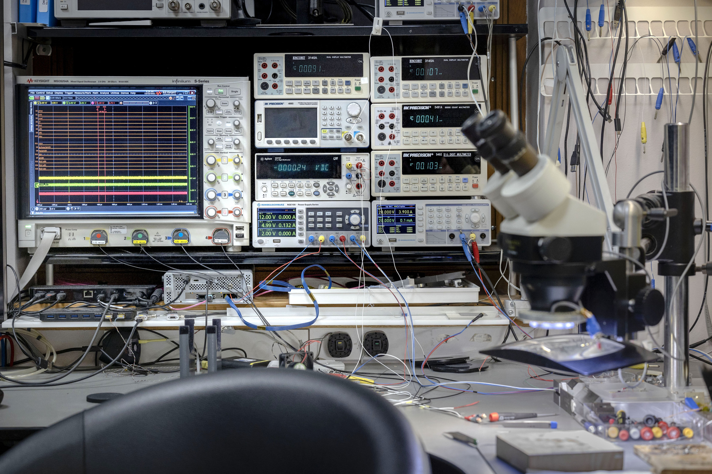 Rok po facke od Vancea. Čo Európa urobila, aby znížila závislosť od americkej obrany a technológií