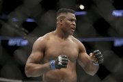 Titul obhájil aj s roztrhnutým väzom. Ngannou však v UFC možno bojoval naposledy, chce boxovať s Furym
