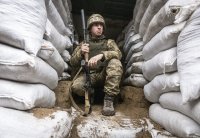 Ukrajinský vojak na frontovej línii. Foto - TASR/AP