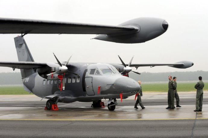 Letisko Kuchyňa pri Malackách je dnes domovskou stanicou vojenských dopravných lietadiel. Operujú odtiaľto okrem iného dva stroje L-410, ktoré bez tendra objednal exminister za Smer Glváč.