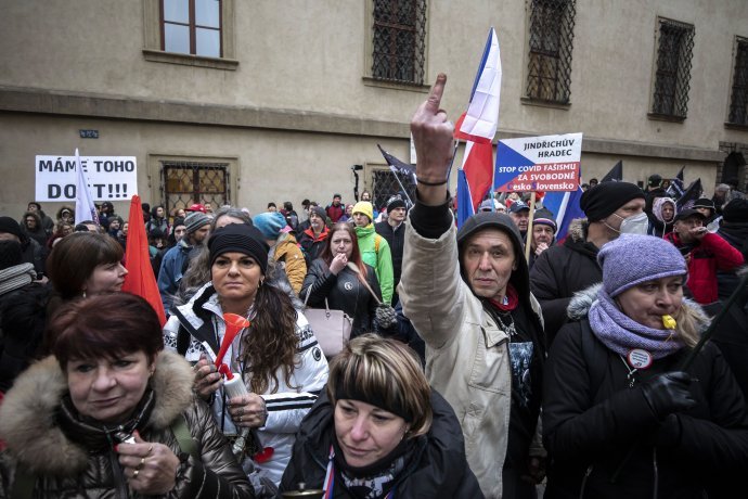 Demonštrácia spolku Chcípl PES pred snemovňou. Foto - Deník N/Gabriel Kuchta