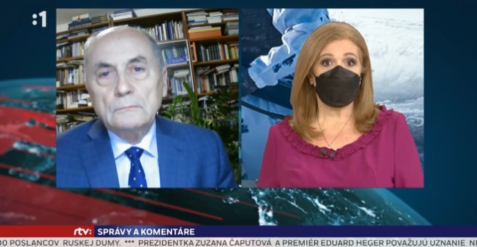 Ján Čarnogurský v Správach a komnetároch. Reprofoto - N