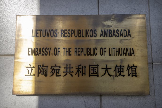 Litovská ambasáda v Pekingu je už niekoľko mesiacov bez veľvyslanca. Môže za to spor s čínskou vládou. Foto - TASR/AP