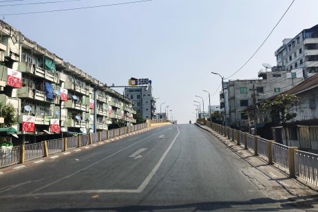 Prázdna hlavná ulica v Mandalay. Foto – TASR/AP