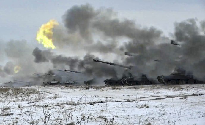 Ruské delostrelectvo počas cvičenia na Urale. Foto - TASR/AP