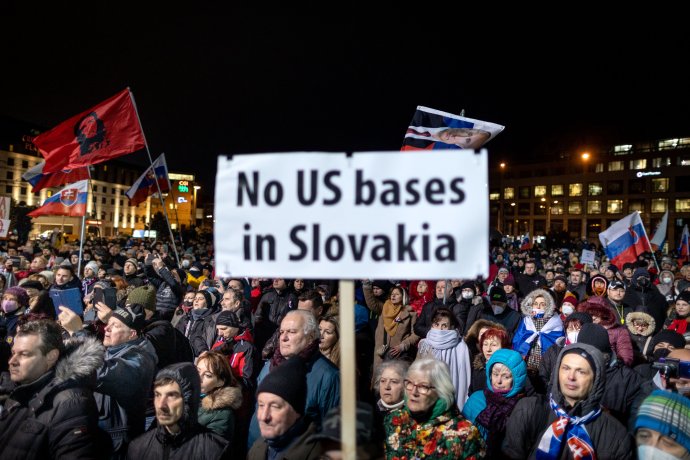 Protest Smeru pred prezidentským palácom 26. januára. Foto N - Tomáš Benedikovič