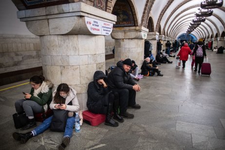 Ľudia sa schovávajú v kyjevskom metre. Foto N – Vladimír Šimíček
