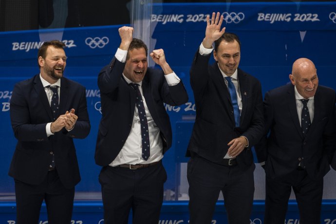Zľava: Andrej Podkonický (asistent trénera), Ján Lašák (asistent trénera), Miroslav Šatan (generálny manažér) a Craig Ramsay. Foto - TASR