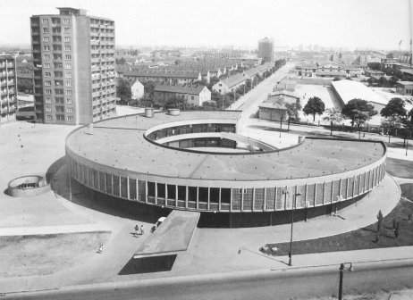 Nákupné stredisko Slimák, Bratislava, projekt 1957, realizácia 1959 – 1964. Foto – Rajmund Müller.