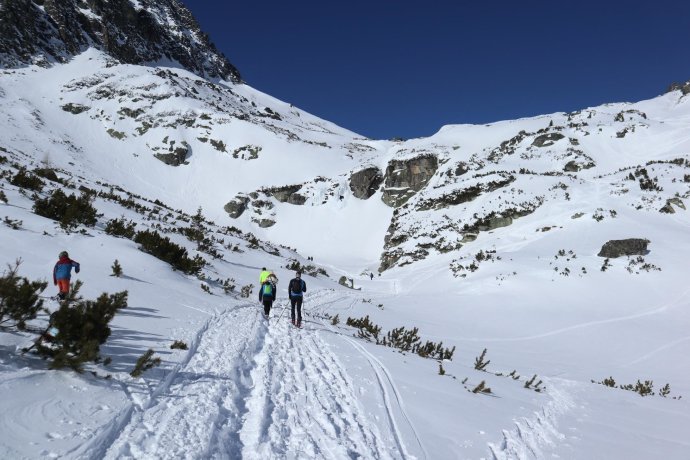 Hiking basecamp: Bežky na Muránskej planine, zimné rokliny Slovenského raja a neznáme Čachtické Karpaty