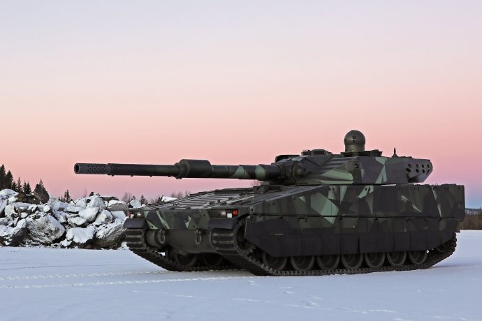Švédske vozidlo CV-90 vo verzii tanku sa dnes pozdáva aj niektorým slovenským dôstojníkom. Foto - BAE