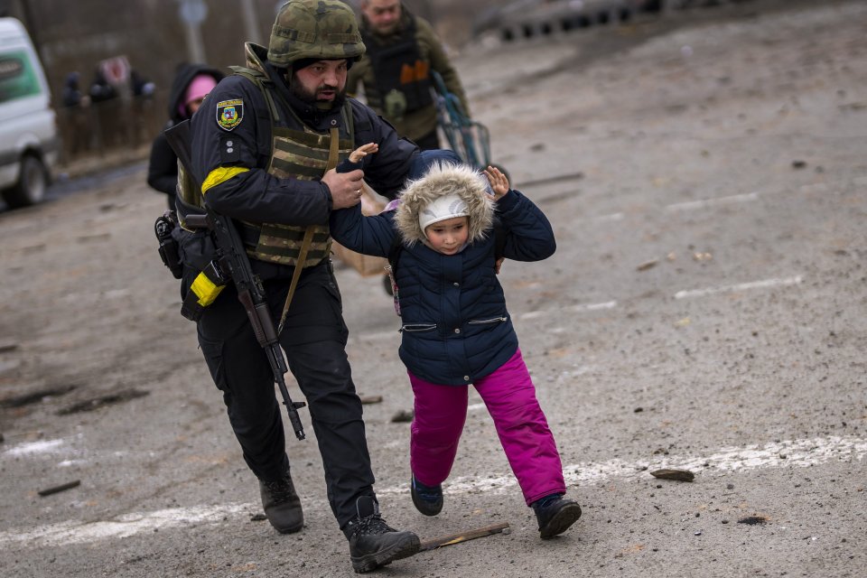 Evakuácia v Irpini pri Kyjeve. Foto - TASR/AP