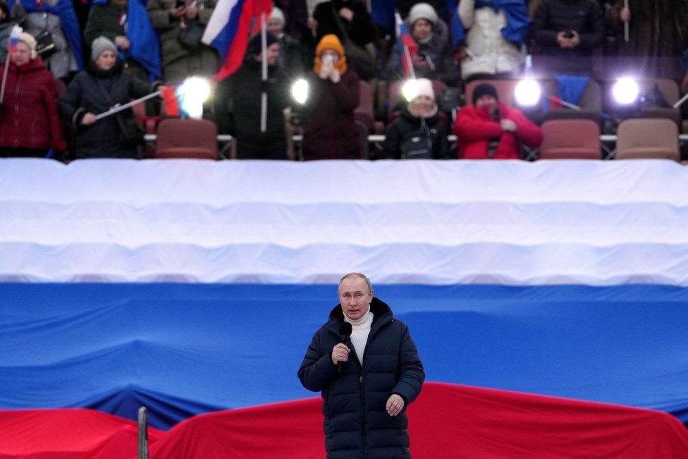 Putin sa prihovoril Rusom počas veľkej propagandistickej akcii pri príležitosti 8. výročia obsadenia Krymu. Foto - tasr/ap